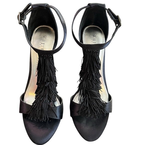 EUC! White House Black Market ‘Cape’ Black Fringe Sandals, Size 7M - Picture 2 of 5
